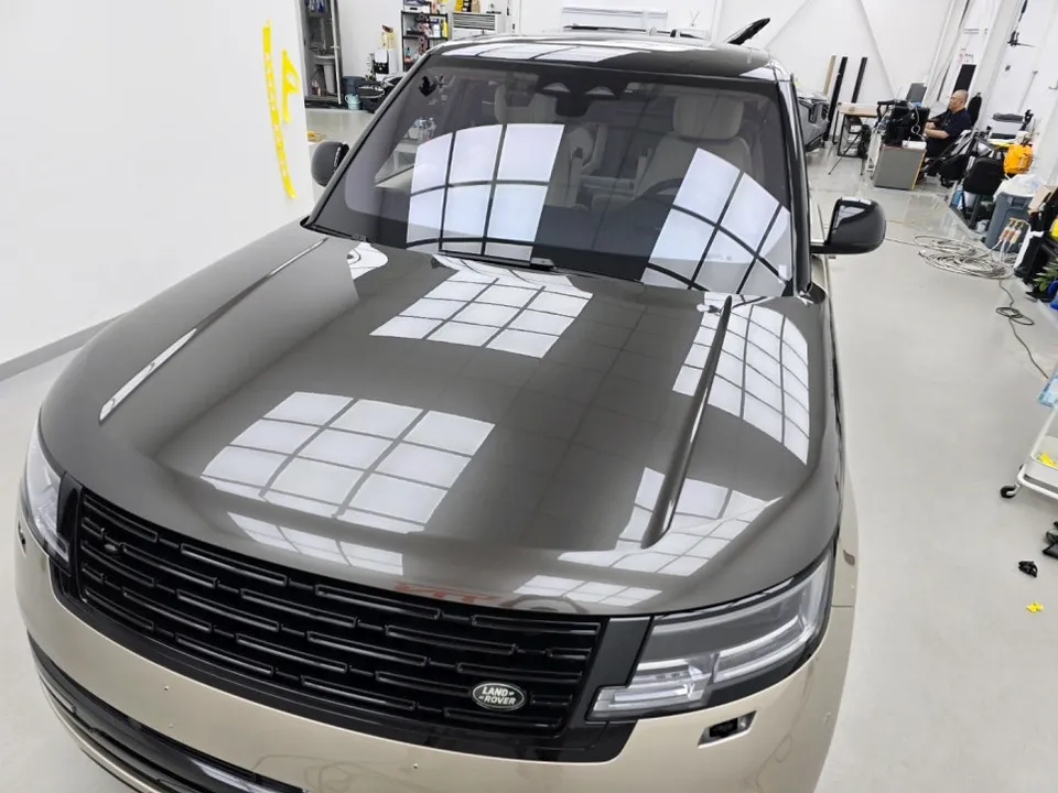 Land Rover Range Rover Vogueのカーラッピング事例|費用目安・仕上がり 施工写真 2-1