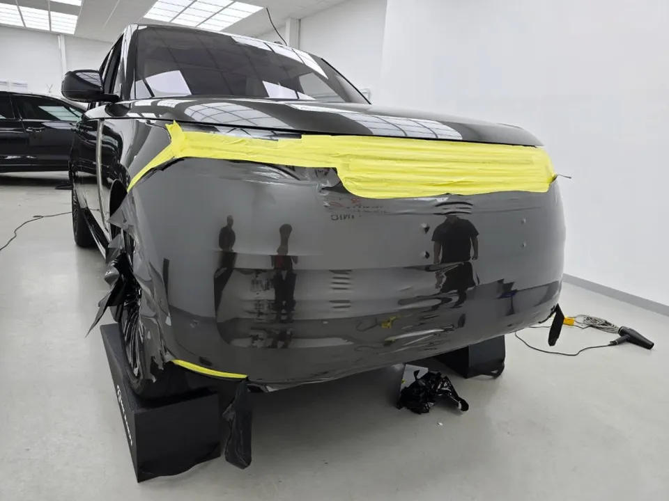 Land Rover Range Rover Vogueのカーラッピング事例|費用目安・仕上がり 施工写真 2-2