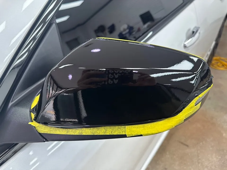 Chevrolet Malibuのカーラッピング事例:クローム除去とミラーラッピング 施工写真 1-3