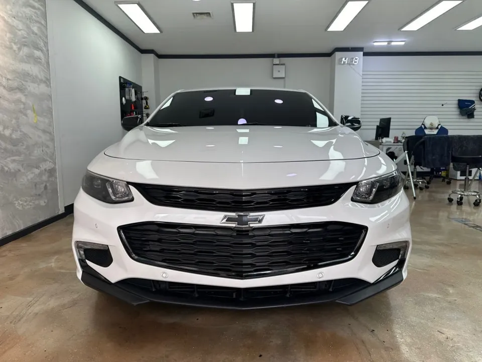 Chevrolet Malibuのカーラッピング事例:クローム除去とミラーラッピング 施工写真 3-3