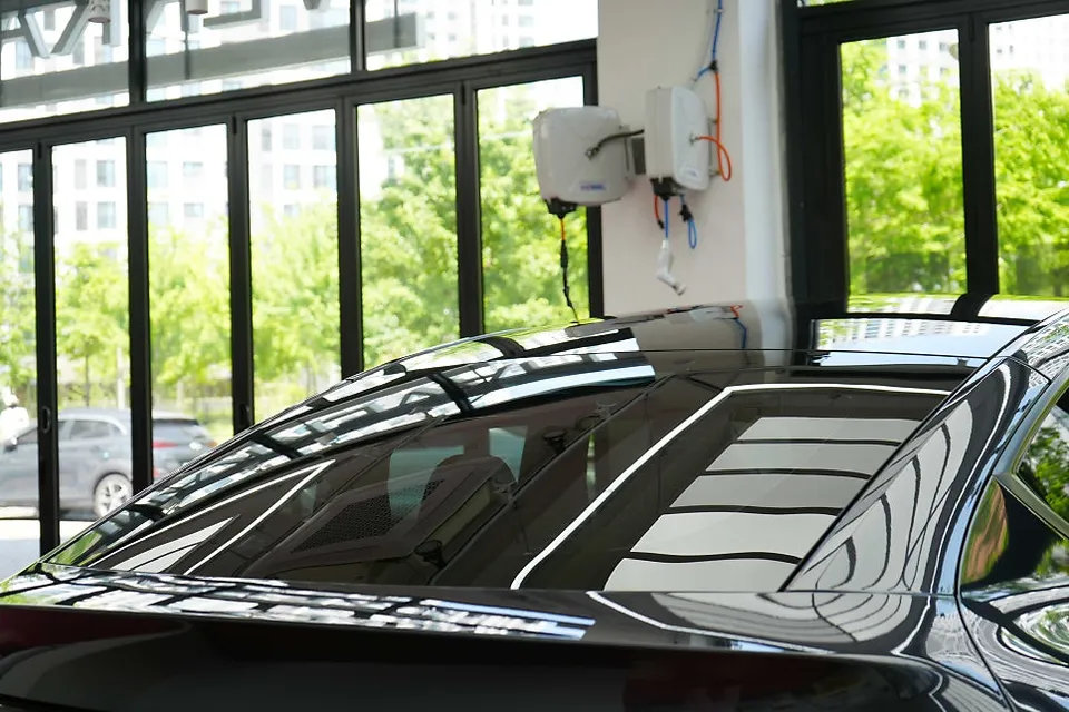 Tesla Model Y window tinting - Tesla Model Y Window Tinting Review: Balanced Brightness with 30% photo 3