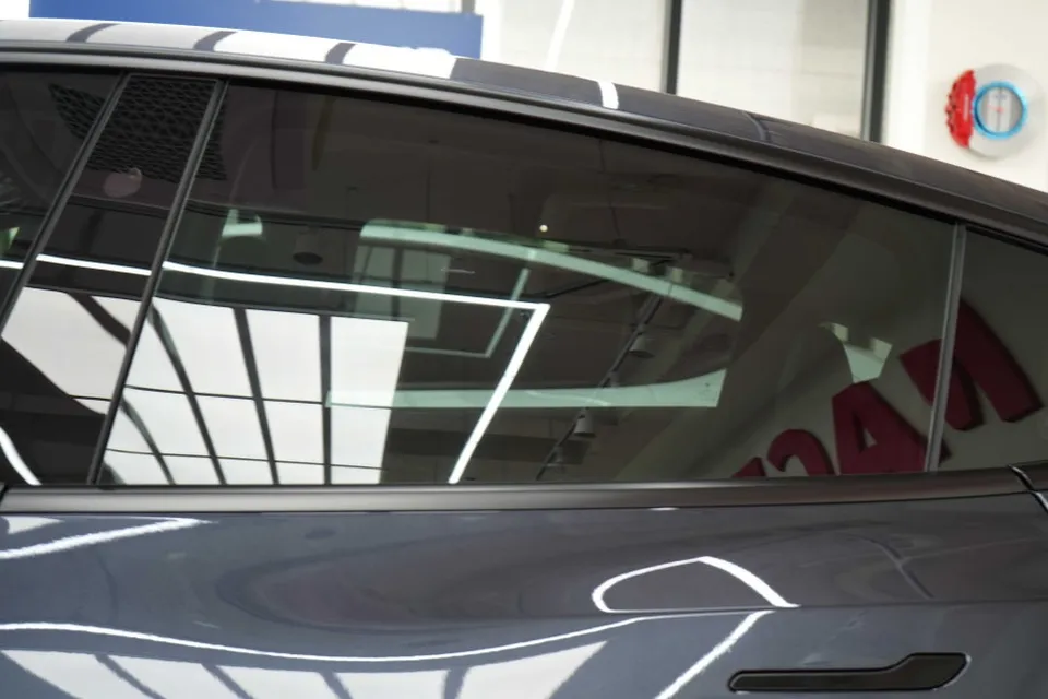 Tesla Model Y window tinting - Tesla Model Y Window Tinting Review: Balanced Brightness with 30% photo 4