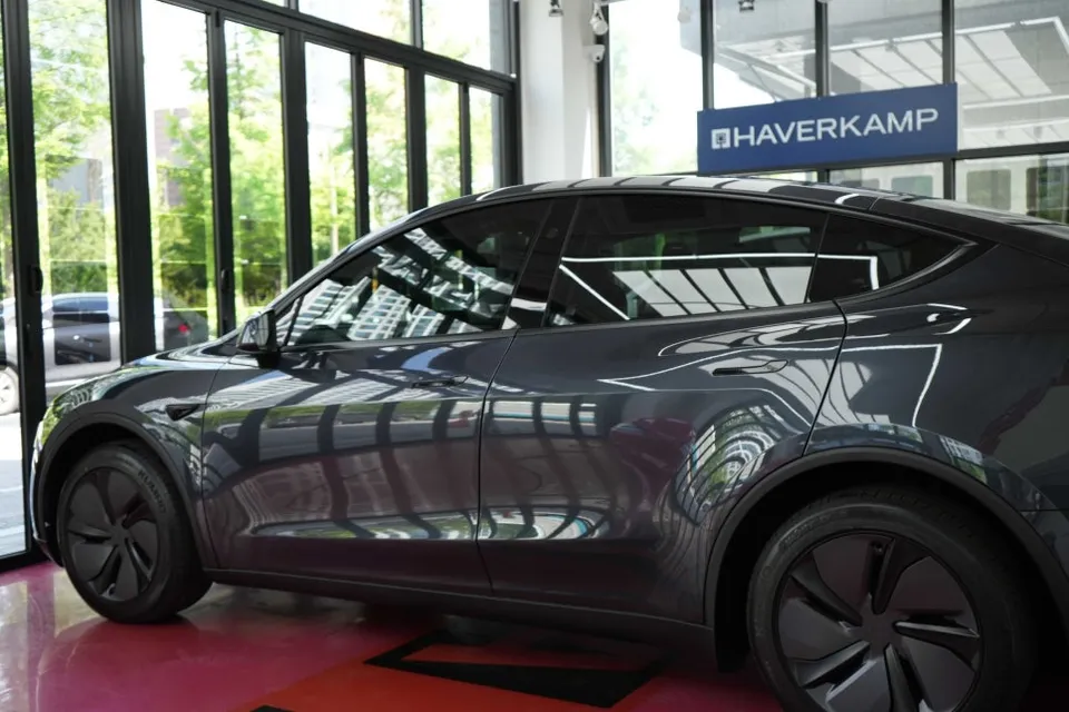 Tesla Model Y window tinting - Tesla Model Y Window Tinting Review: Balanced Brightness with 30% photo 5