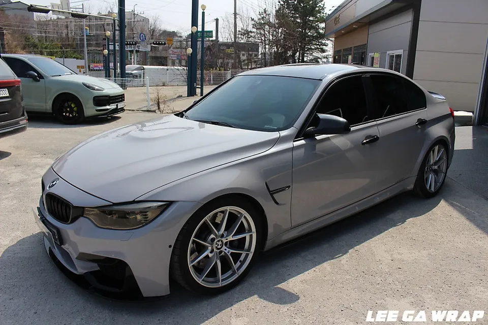 BMW M3のカーラッピング事例|ナ尔多グレーの高級感 施工写真 1-3