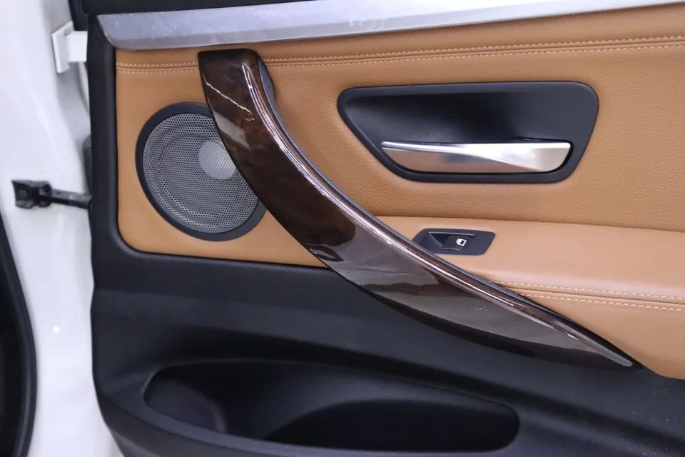 BMW 3GT vinyl wrap - BMW 3GT Vinyl Wrap Review: Refreshing the Interior photo 4