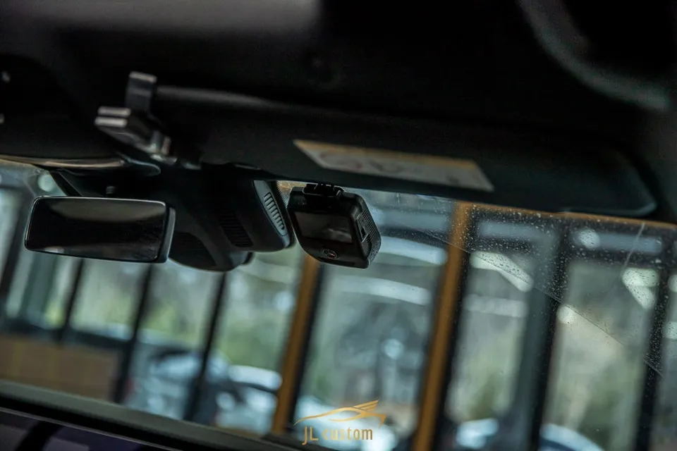Mercedes-Benz CLS Dash Cam & Battery Installation Guide photo 3