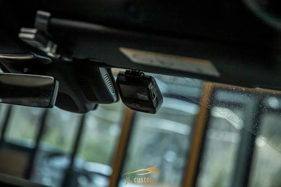 Mercedes-Benz CLS Dash Cam & Battery Installation Guide photo 4