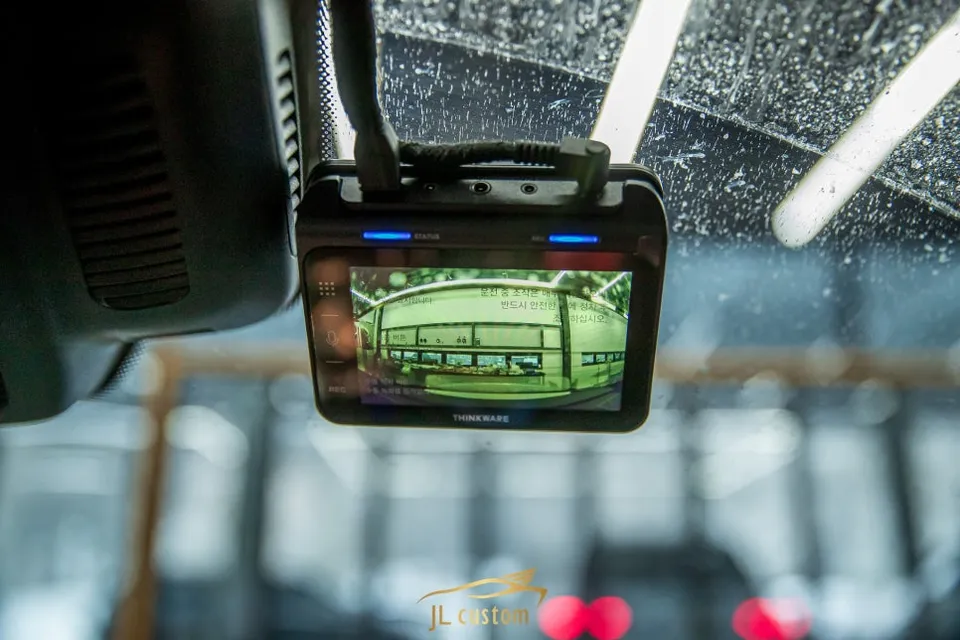 Mercedes-Benz CLS Dash Cam & Battery Installation Guide After