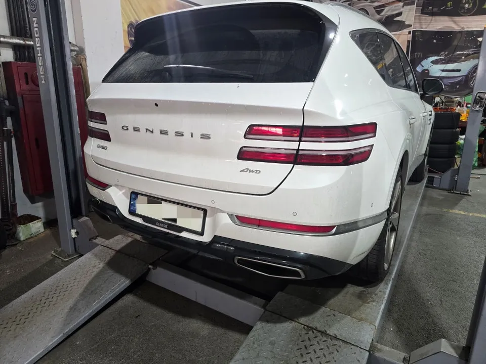 Genesis GV80のホイールリペア・塗装事例 施工写真 2-1