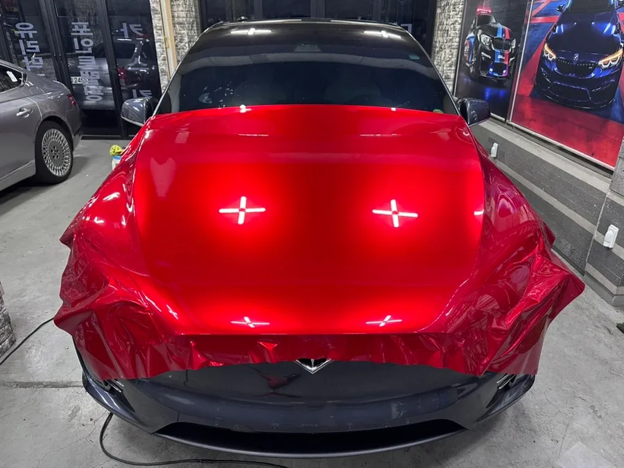 Tesla Model Xのカーラッピング事例|レッドメタリック 施工写真 2-2