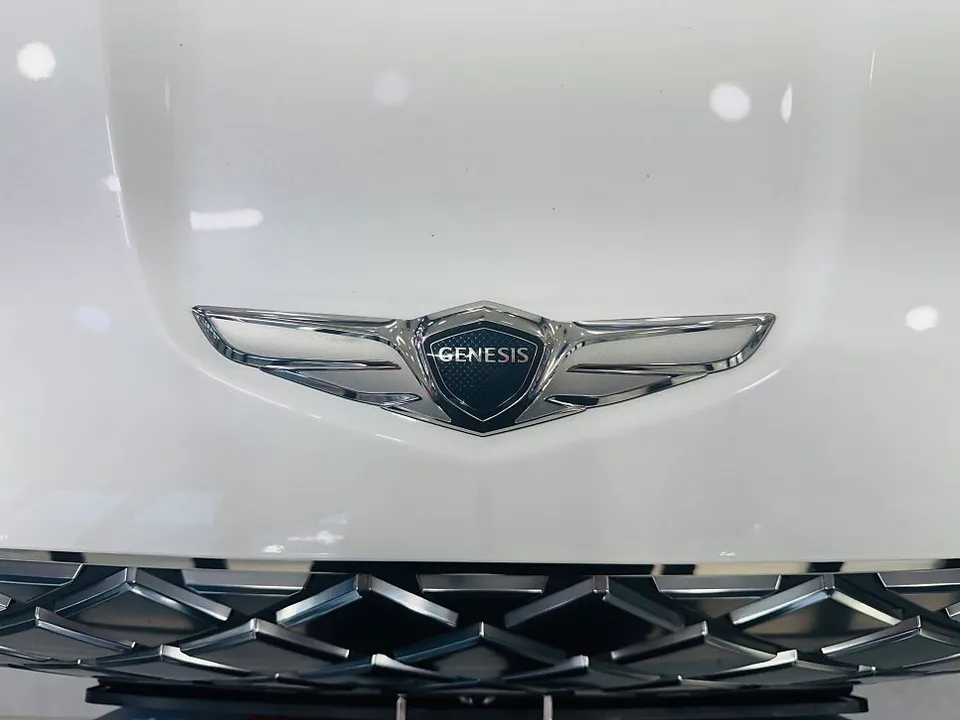 Genesis GV70 vinyl wrap - Genesis GV70 Vinyl Wrap Review: Black Emblem Upgrade photo 4
