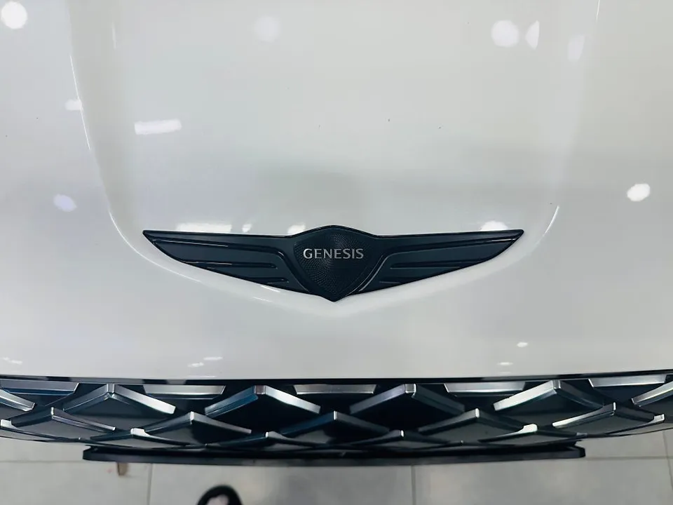 Genesis GV70のラッピング事例：ブラック化で印象激変 施工写真 4-1
