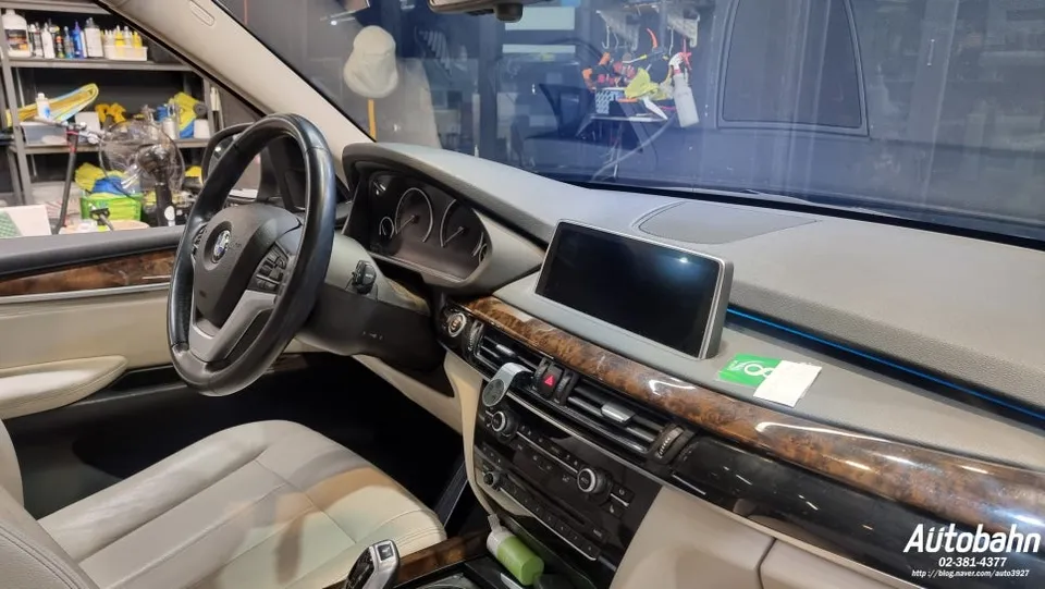 BMW X5のカーフィルム施工事例|断熱・スモーク効果 施工写真 1-3