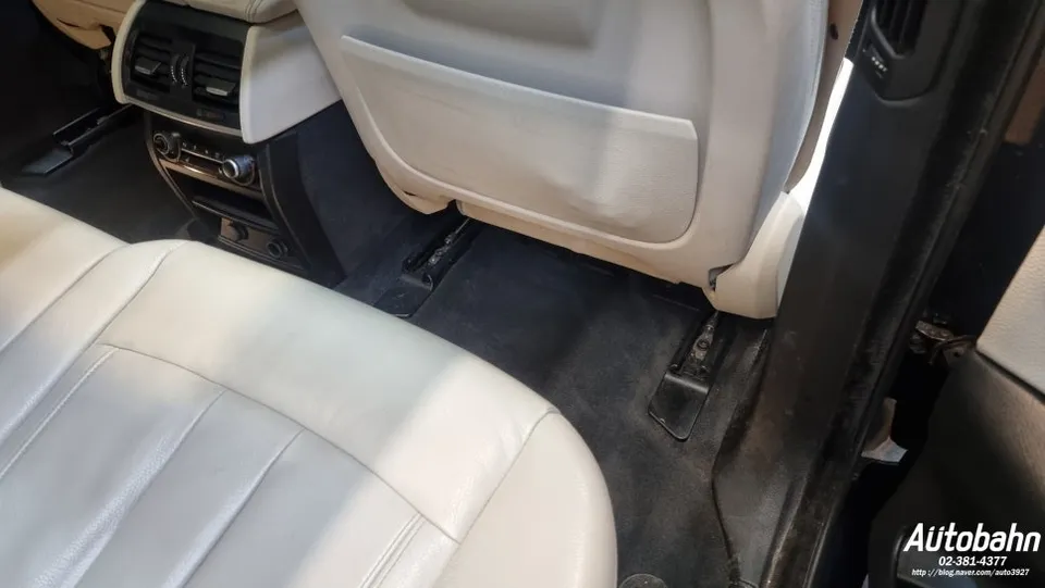 BMW X5のカーフィルム施工事例|断熱・スモーク効果 施工写真 2-3