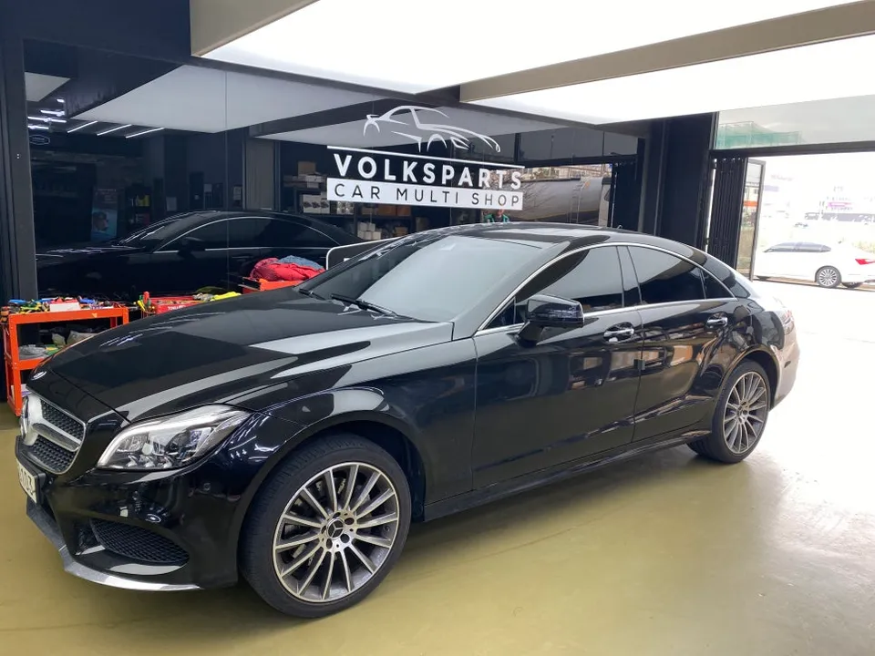 Mercedes-Benz CLS Ambient Lighting Review — Brighter, 12 Colors photo 1