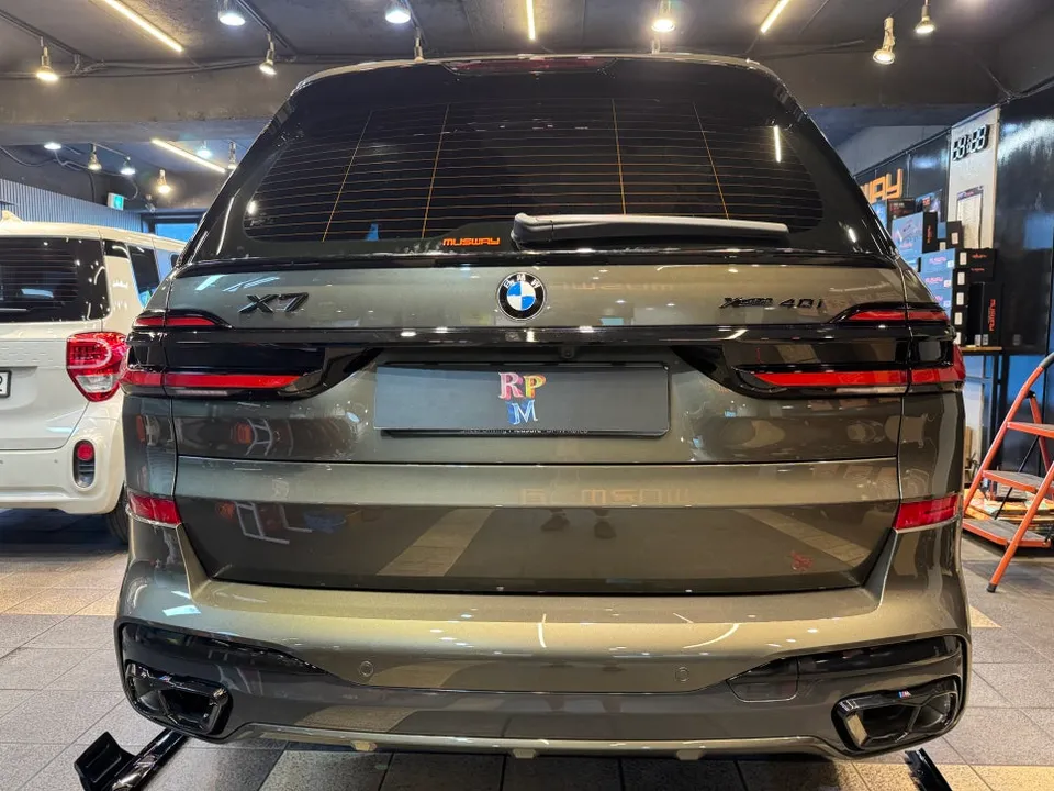 BMW X7 G07 body kit - BMW X7 G07 Body Kit & Aero Parts Review: Enhanced Sportiness photo 4