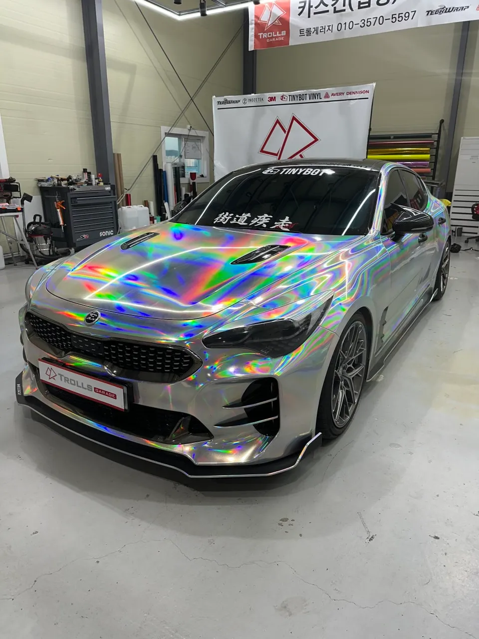 Kia Stingerのカーラッピング事例|タイニーボットカメレオン 施工写真 2-1