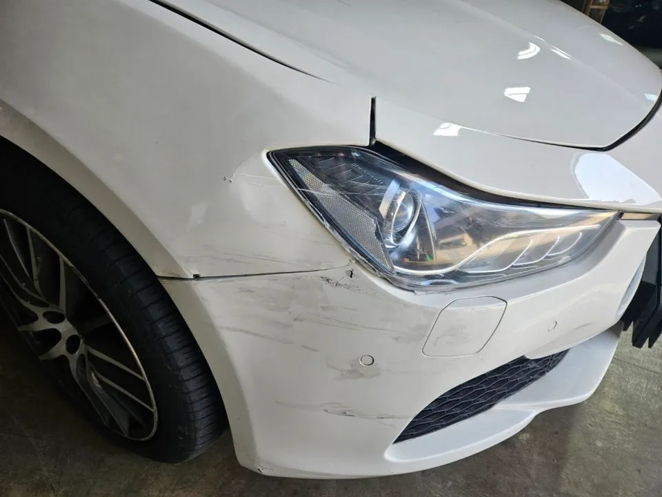 Maserati GhibliのAndroid Auto・CarPlay取付事例 施工写真 1-2