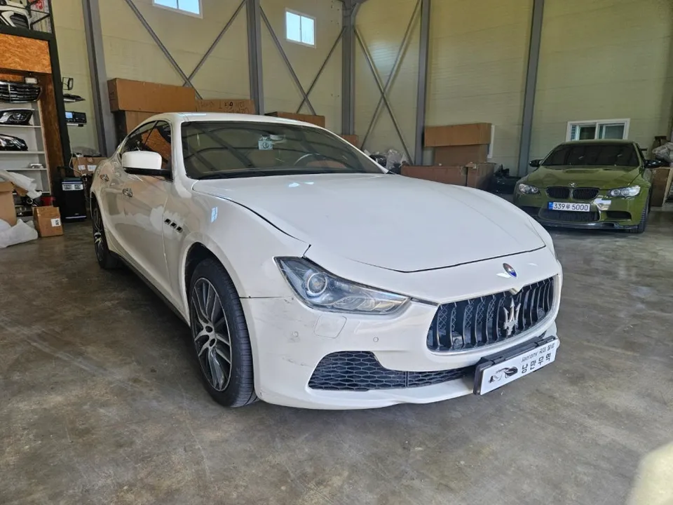 Maserati GhibliのAndroid Auto・CarPlay取付事例 施工写真 2-2