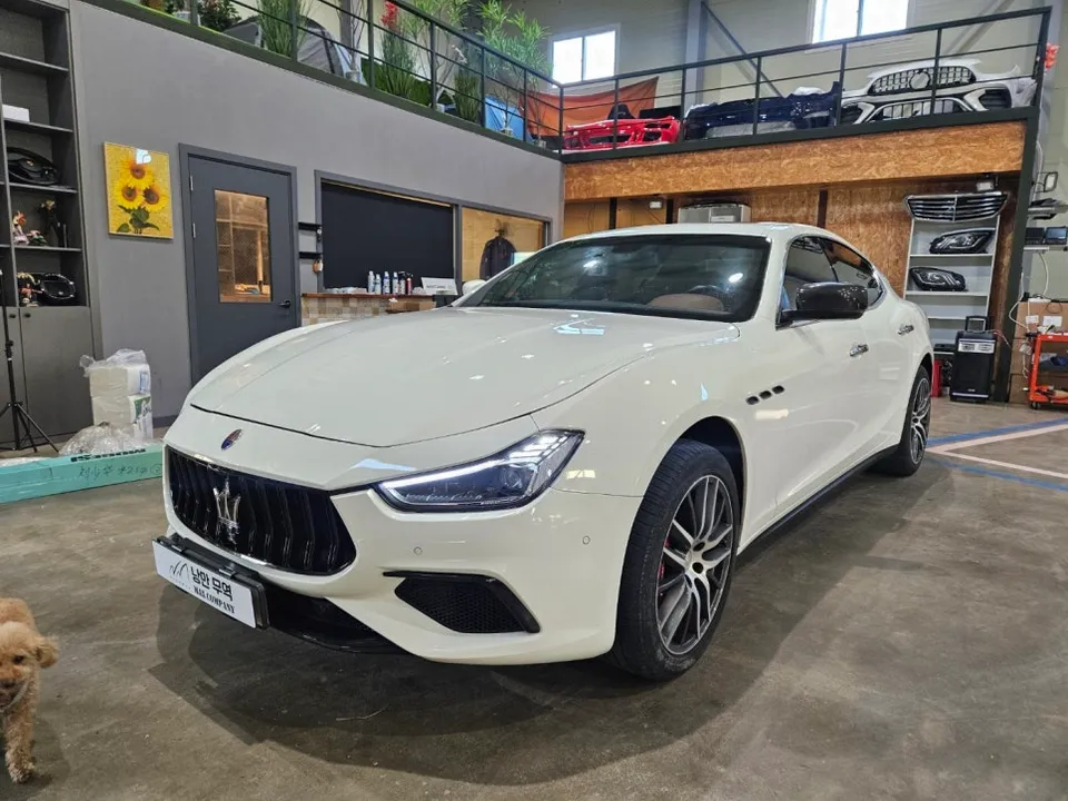 Maserati GhibliのAndroid Auto・CarPlay取付事例 施工写真 3-2