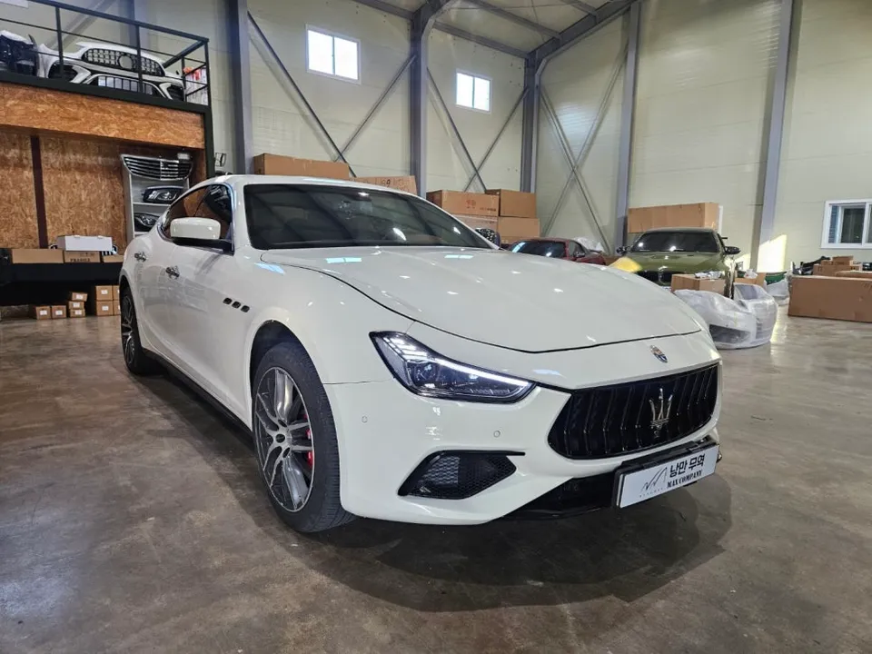 Maserati GhibliのAndroid Auto・CarPlay取付事例 施工写真 4-2