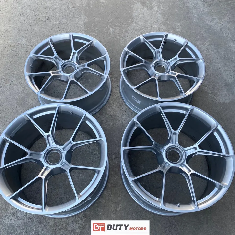 Porsche GT3 wheel repair - Porsche GT3 Wheel Repair: Hyper Silver to Champagne Gold Transfor photo 3