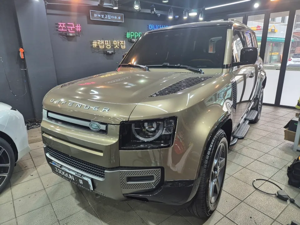 Land Rover Defenderのカーラッピング事例｜費用目安・仕上がり 施工写真 3-1