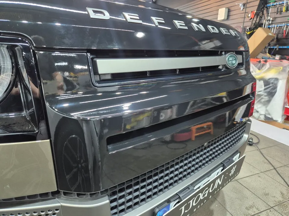 Land Rover Defenderのカーラッピング事例｜費用目安・仕上がり 施工写真 2-2