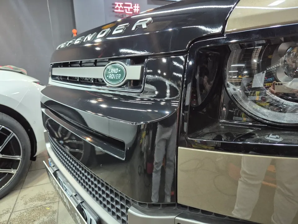 Land Rover Defenderのカーラッピング事例｜費用目安・仕上がり 施工写真 3-2