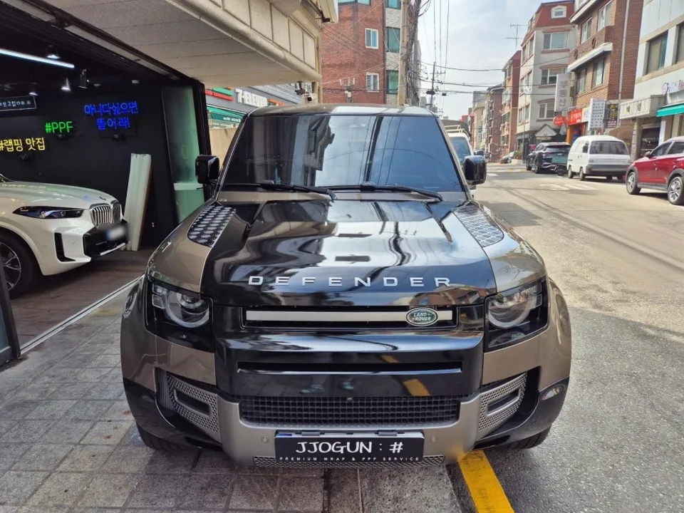Land Rover Defenderのカーラッピング事例｜費用目安・仕上がり 施工写真 2-3
