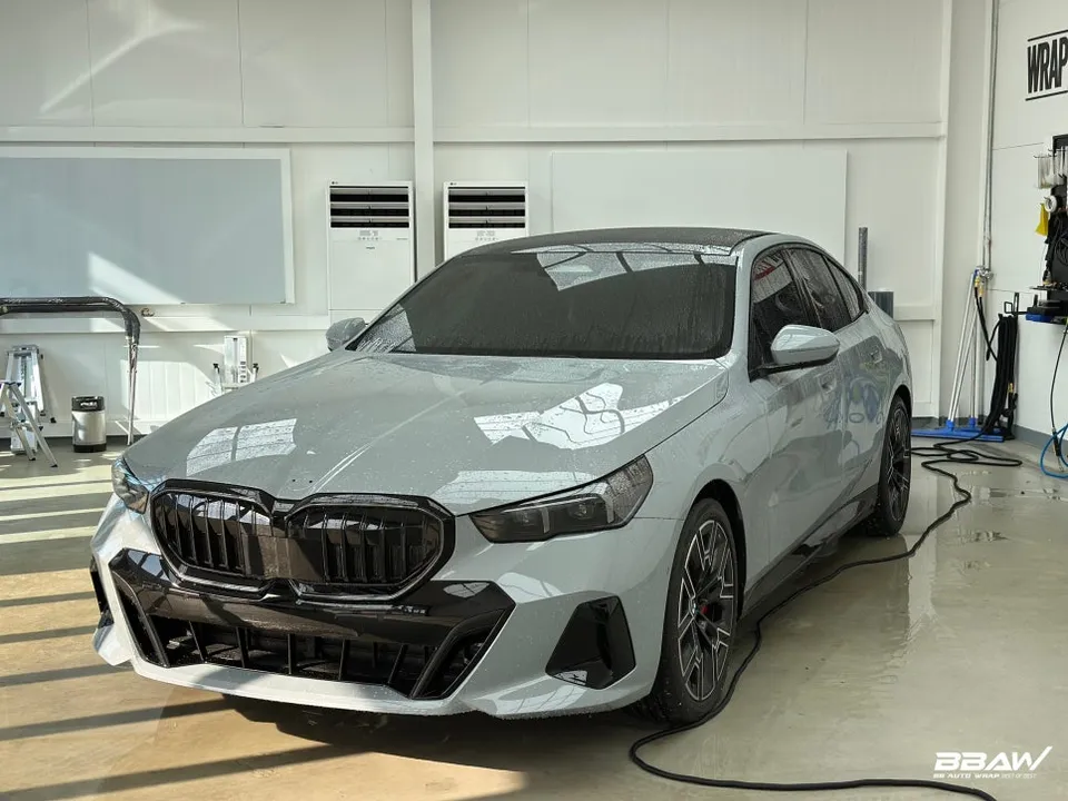 BMW 5 Series G60 PPF施工事例｜無光フィルムで高級感を演出 施工写真 1-2