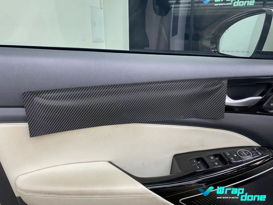 Kia K7 YGのカーラッピング事例|内装ウッドのイメージチェンジ 施工写真 2-3