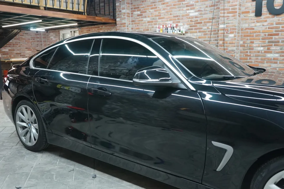 BMW 4 Seriesのカーラッピング事例|費用目安・仕上がり 施工写真 4-1
