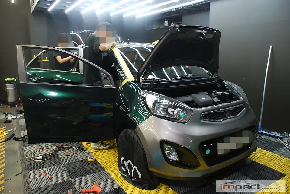 Kia Morningのカーラッピング事例｜MCフィルムで高級感アップ 施工写真 3-1