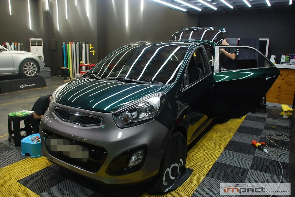 Kia Morningのカーラッピング事例｜MCフィルムで高級感アップ 施工写真 2-2