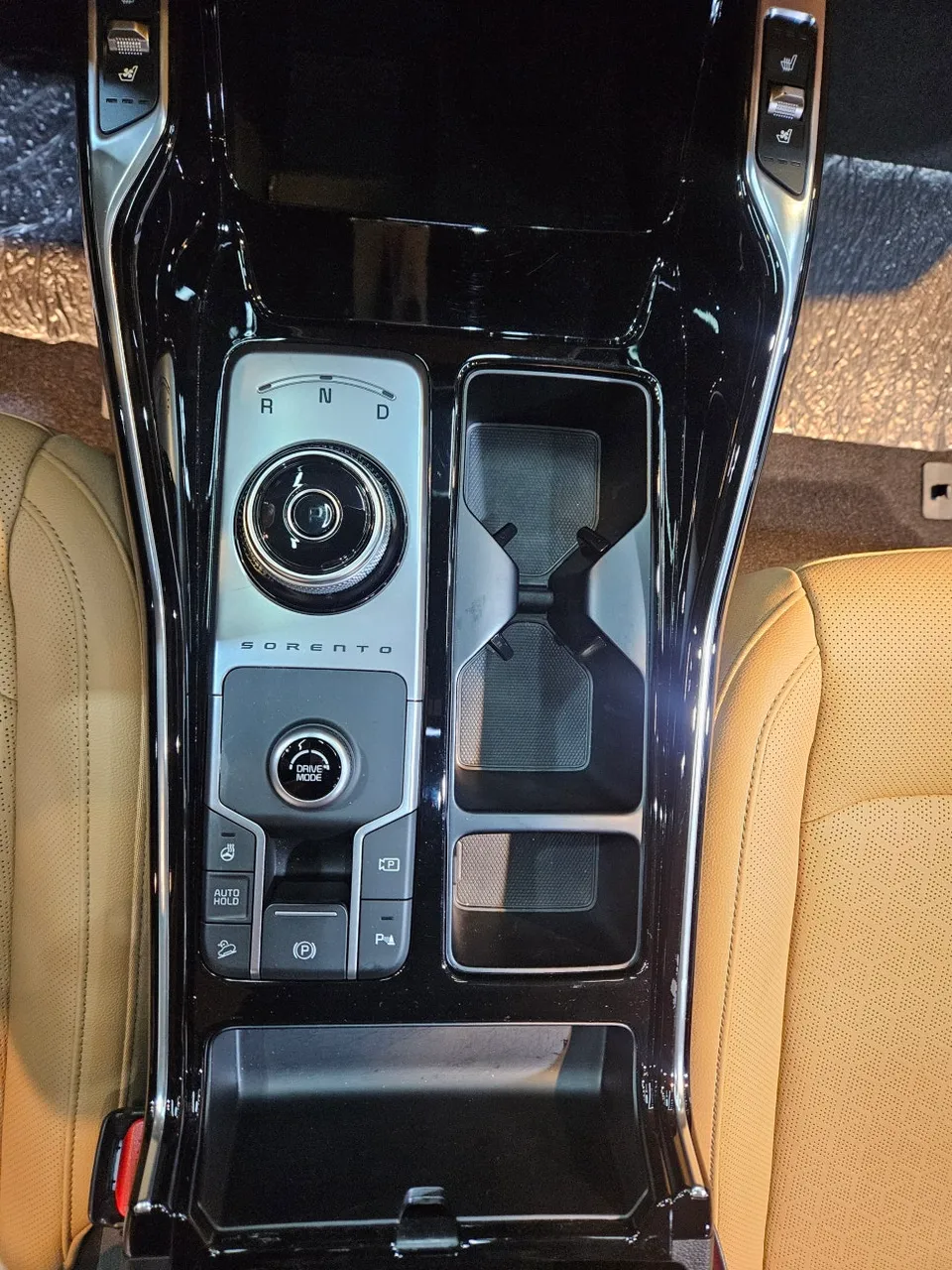 Kia Sorentoのガラスコーティング事例|費用目安・仕上がり 施工写真 1-2