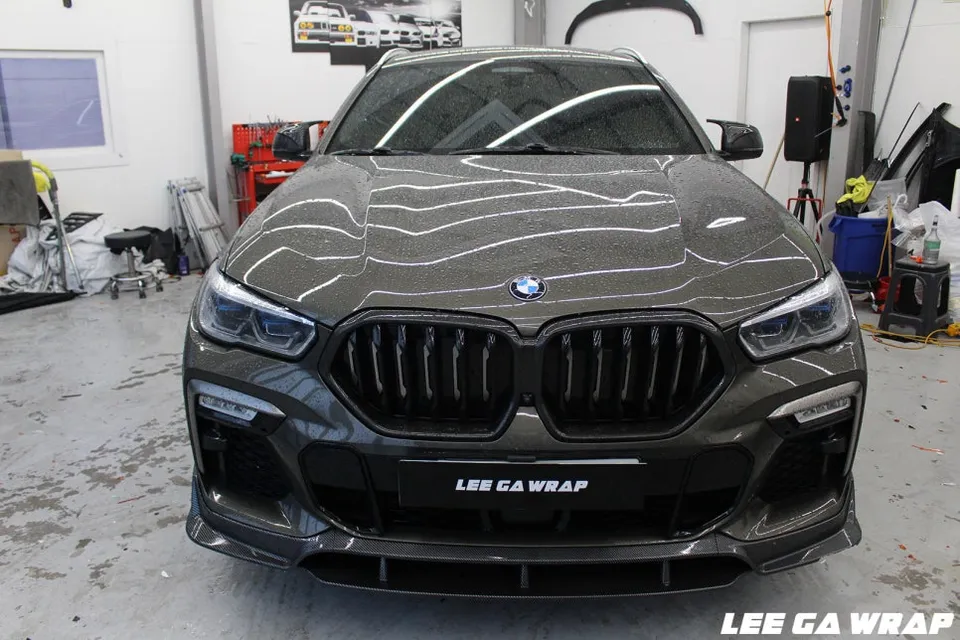BMW X6のカーラッピング事例｜サテンシルバーとヘッドライト 施工写真 1-3