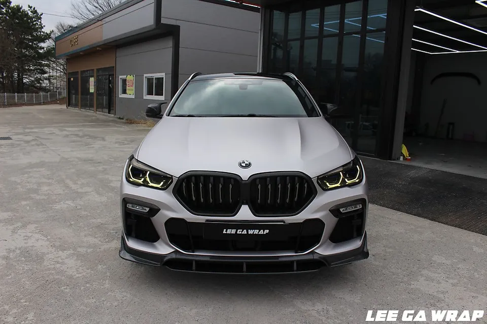 BMW X6のカーラッピング事例｜サテンシルバーとヘッドライト 施工写真 2-3