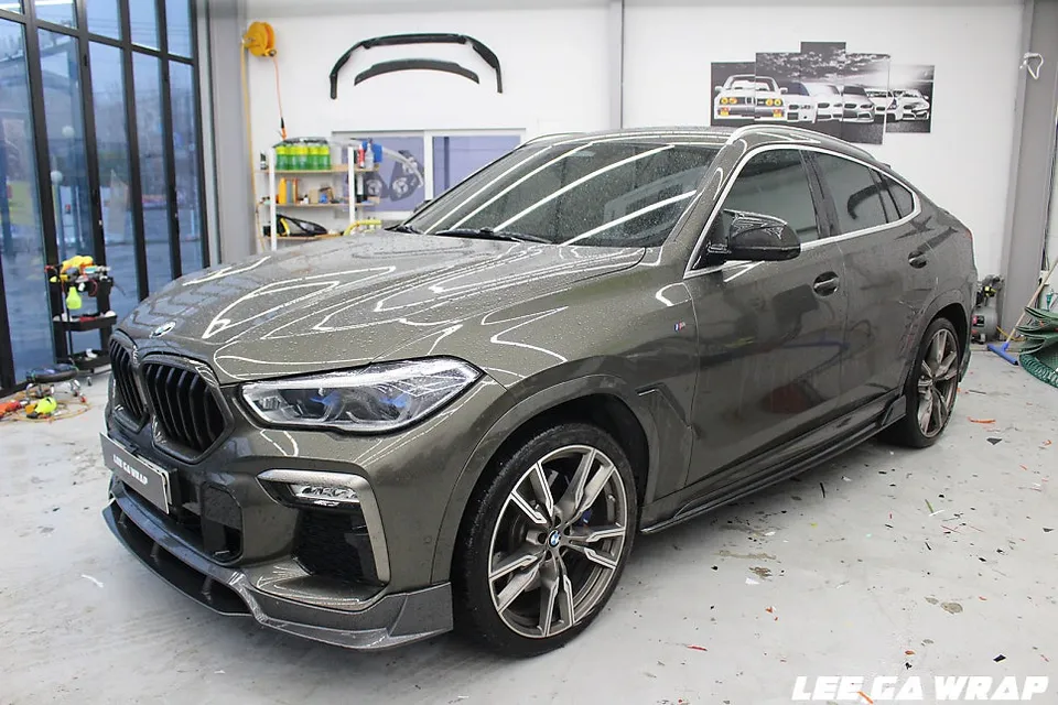BMW X6のカーラッピング事例｜サテンシルバーとヘッドライト 施工写真 3-3