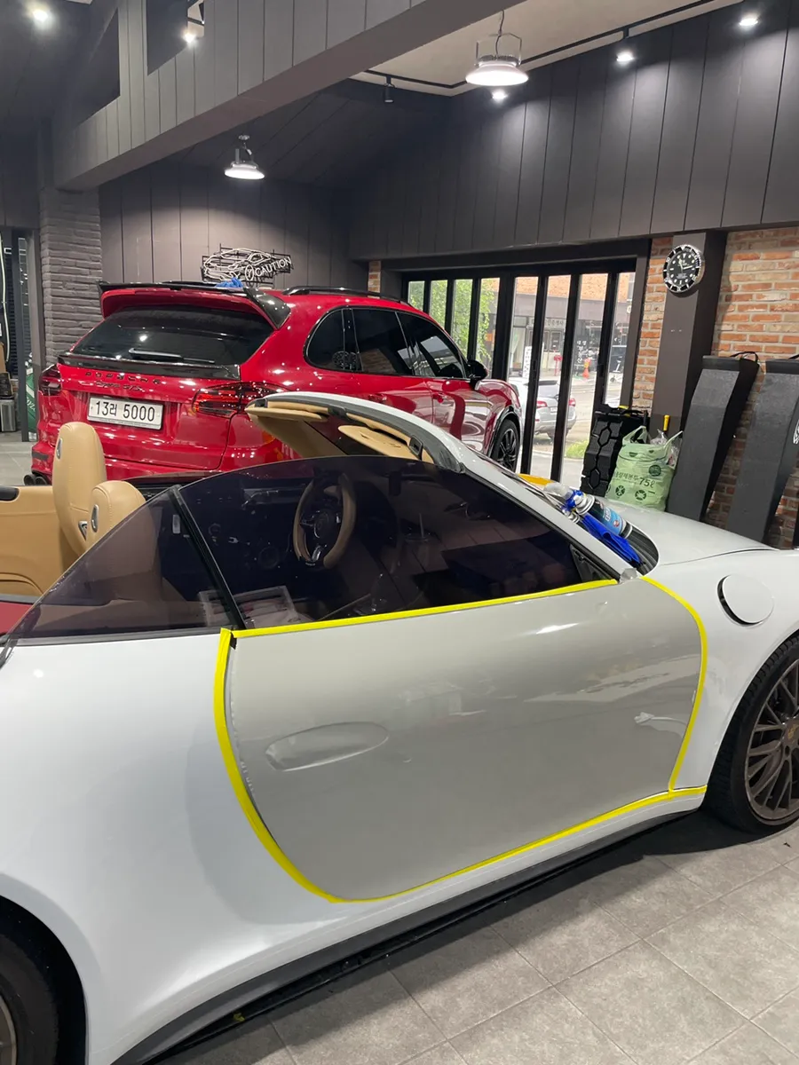 ポルシェ911のカーラッピング事例|費用目安・仕上がり 施工写真 3-1