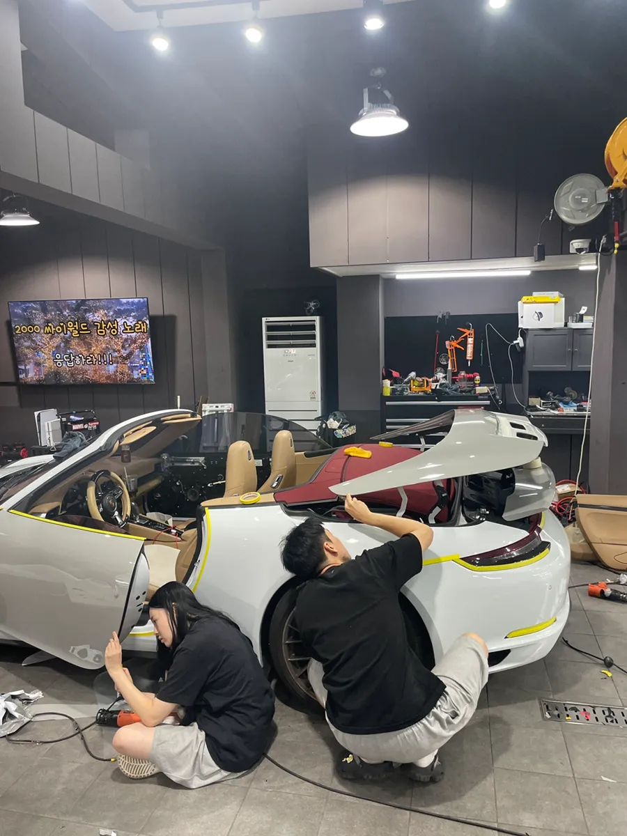 ポルシェ911のカーラッピング事例|費用目安・仕上がり 施工写真 1-2