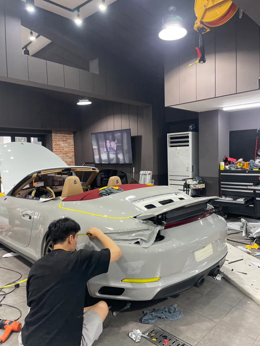 ポルシェ911のカーラッピング事例|費用目安・仕上がり 施工写真 2-2