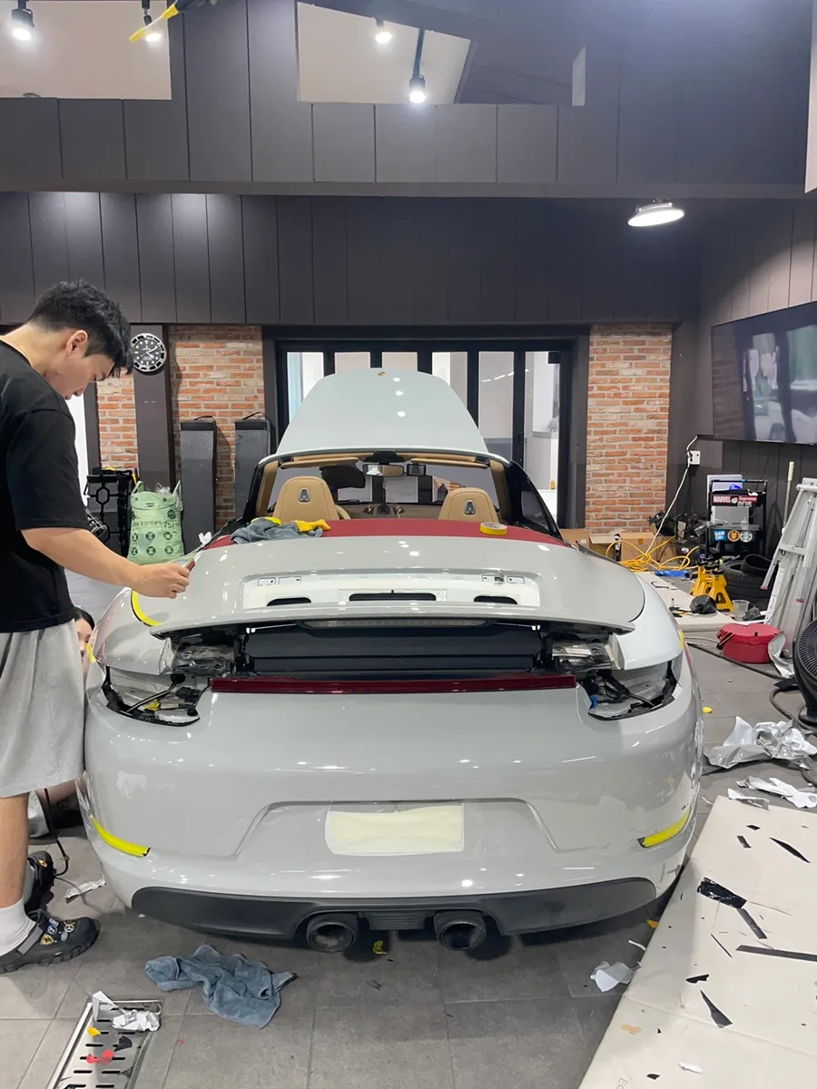 ポルシェ911のカーラッピング事例|費用目安・仕上がり 施工写真 3-2