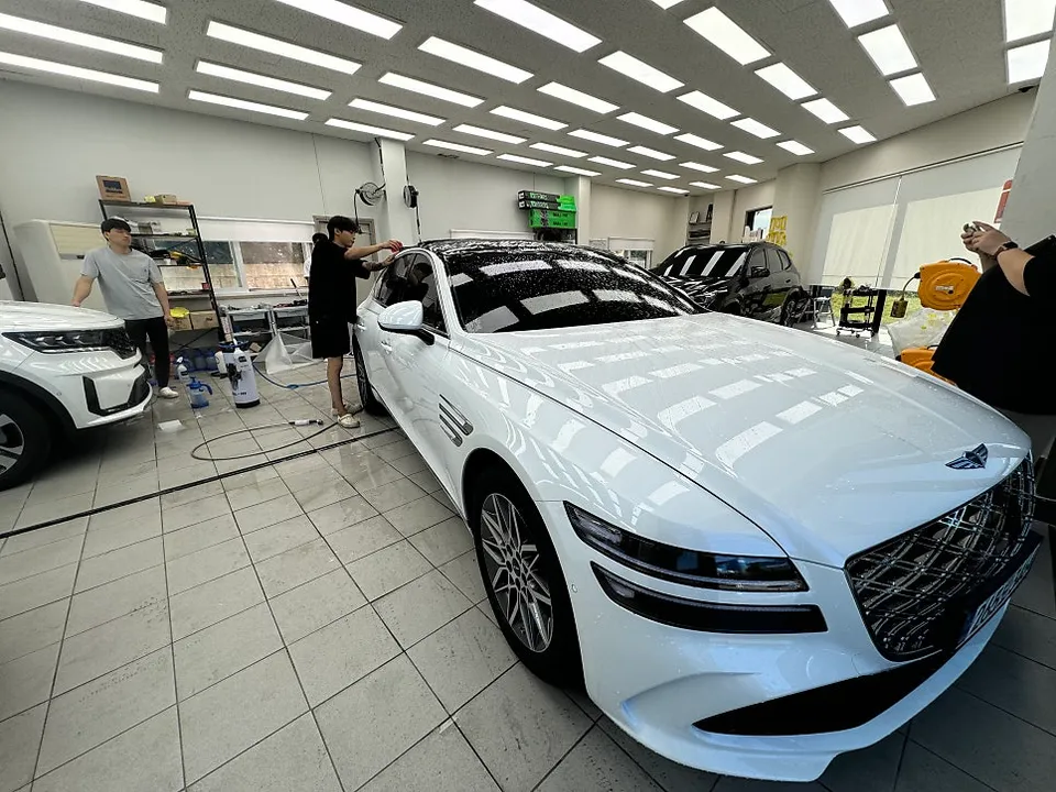 Genesis G80のカーラッピング事例|費用目安・仕上がり 施工写真 2-2