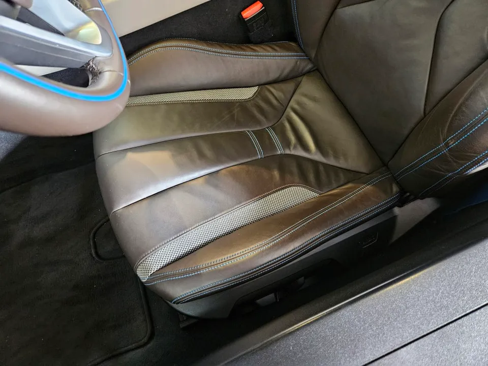 BMW i8 seat ventilation - BMW i8 Seat Ventilation & Heating Review — Enhanced Comfort photo 4
