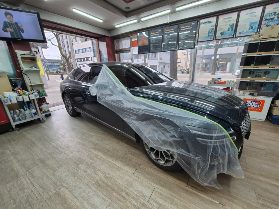 Genesis G80のカーフィルム施工事例|費用目安と仕上がり 施工写真 1-2