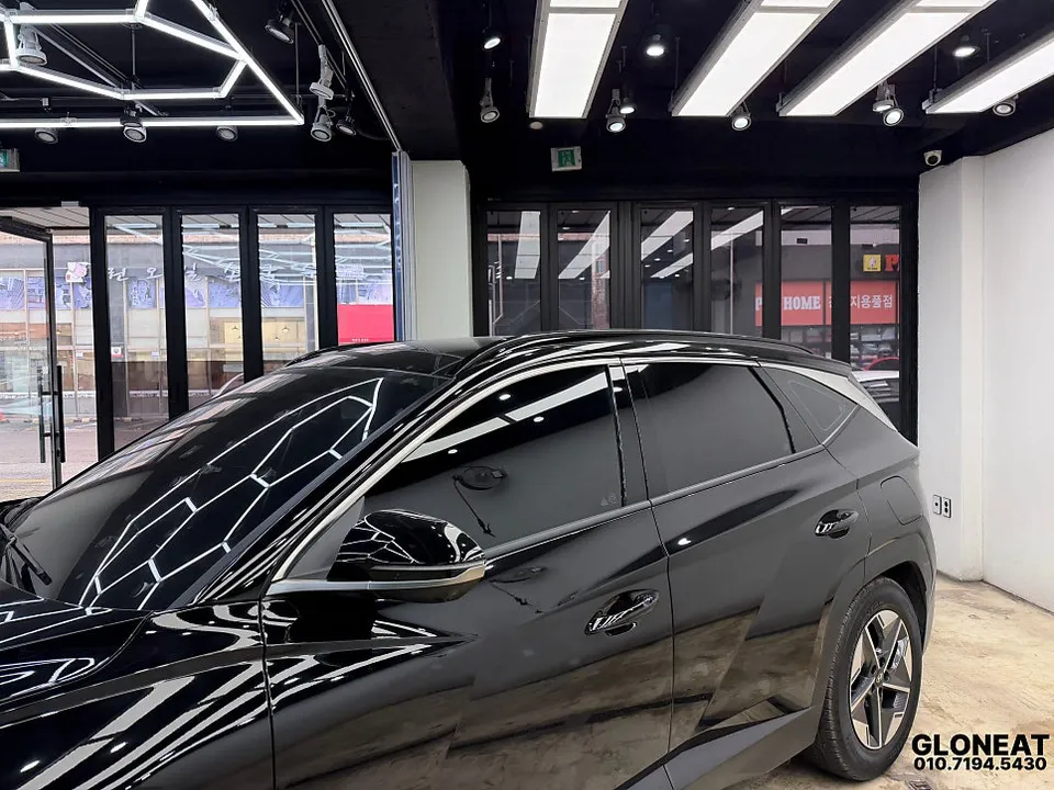 Hyundai Tucson NX4のカーラッピング事例｜クロームをブラック化 施工写真 2-2