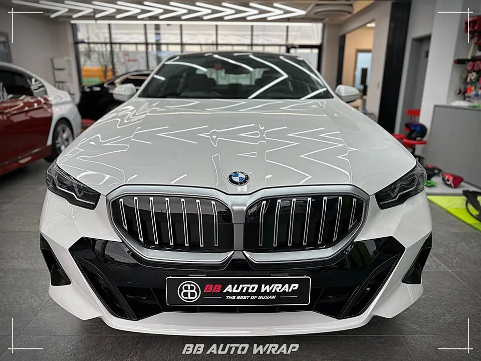 BMW 5 Series G60 カーラッピング事例｜クローム除去でM5風に 施工写真 2-1