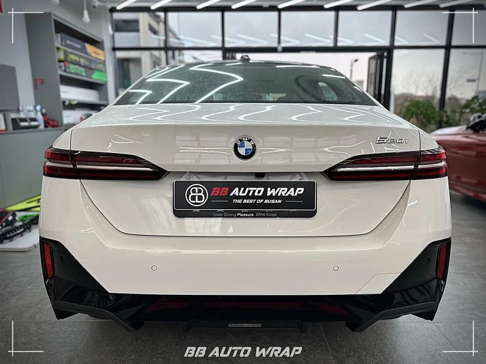 BMW 5 Series G60 カーラッピング事例｜クローム除去でM5風に 施工写真 1-2