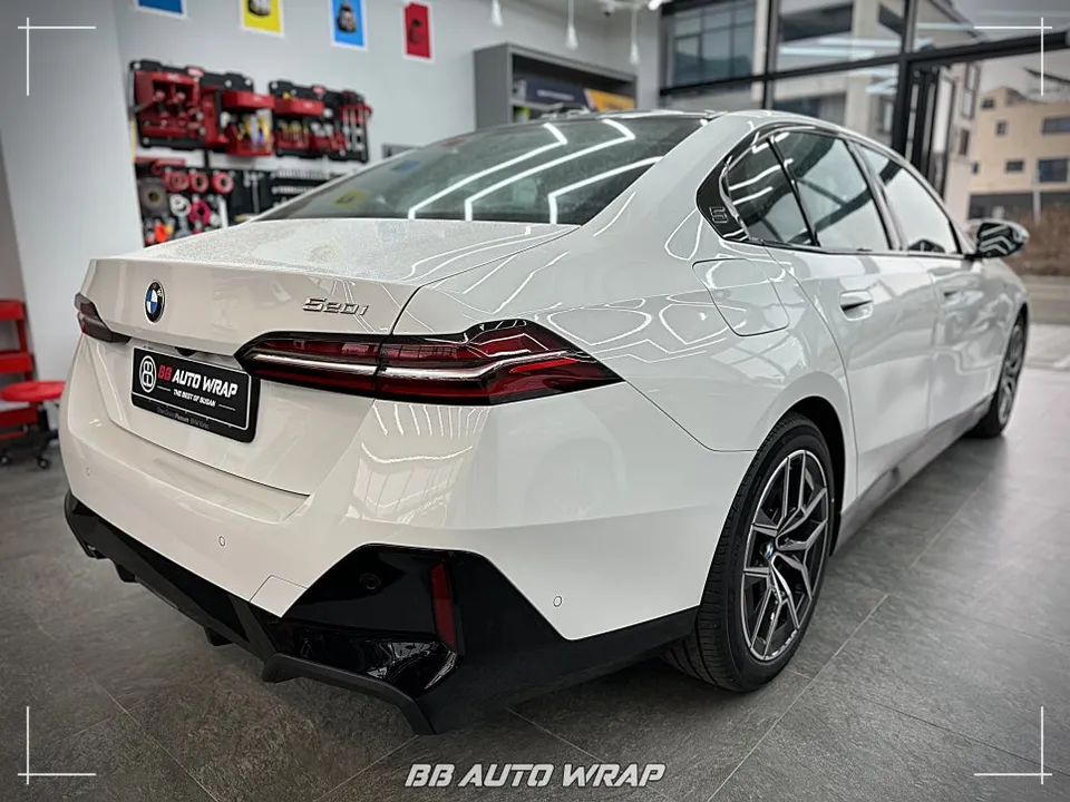BMW 5 Series G60 カーラッピング事例｜クローム除去でM5風に 施工写真 2-2